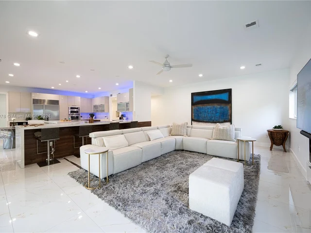 7125 Los Pinos Blvd, Coral Gables FL 33143