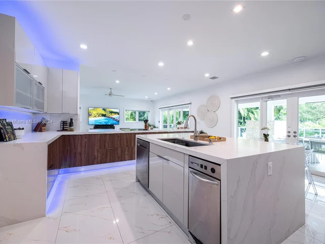 7125 Los Pinos Blvd, Coral Gables FL 33143