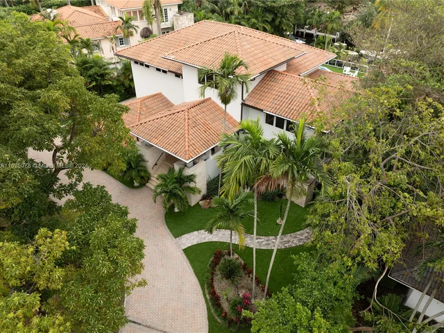 7125 Los Pinos Blvd, Coral Gables FL 33143