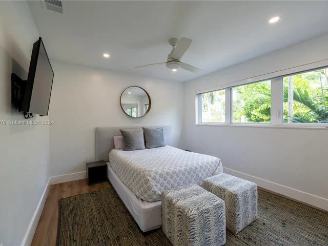 7125 Los Pinos Blvd, Coral Gables FL 33143