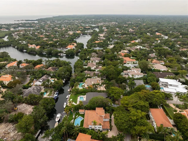 7125 Los Pinos Blvd, Coral Gables FL 33143