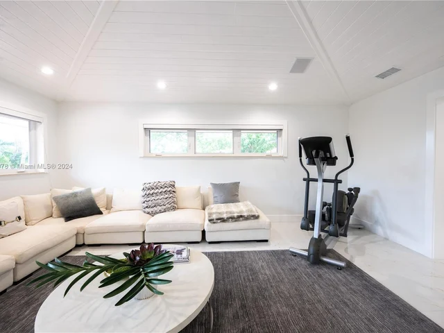 7125 Los Pinos Blvd, Coral Gables FL 33143