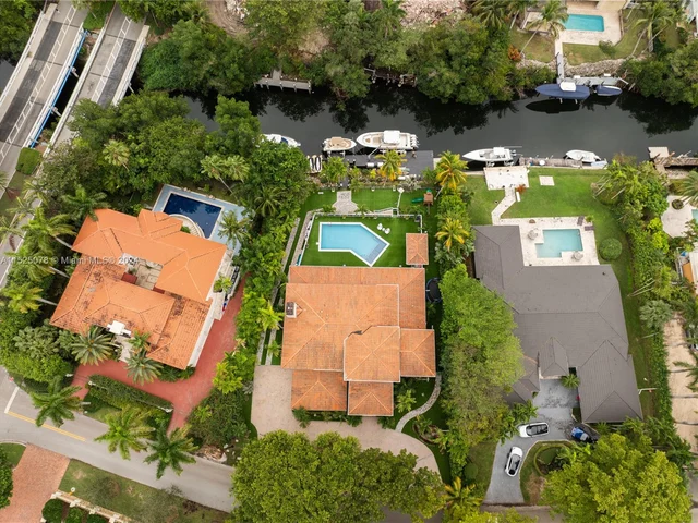 7125 Los Pinos Blvd, Coral Gables FL 33143