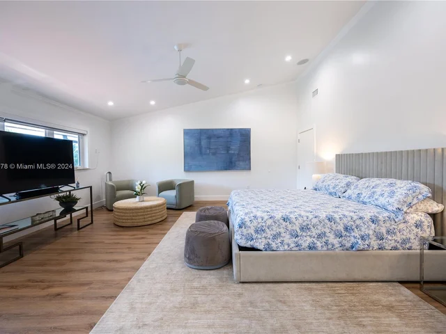 7125 Los Pinos Blvd, Coral Gables FL 33143