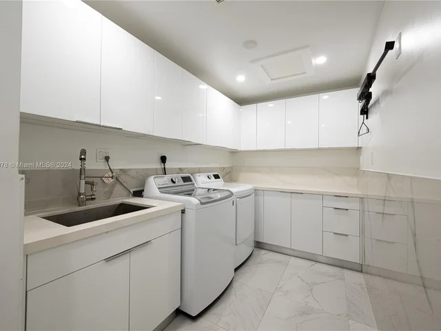 7125 Los Pinos Blvd, Coral Gables FL 33143