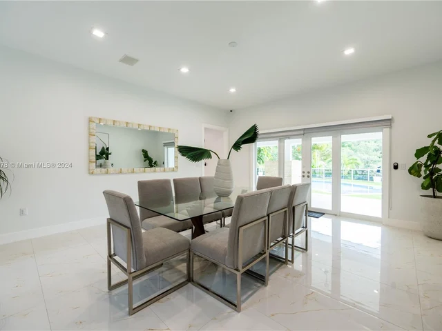 7125 Los Pinos Blvd, Coral Gables FL 33143