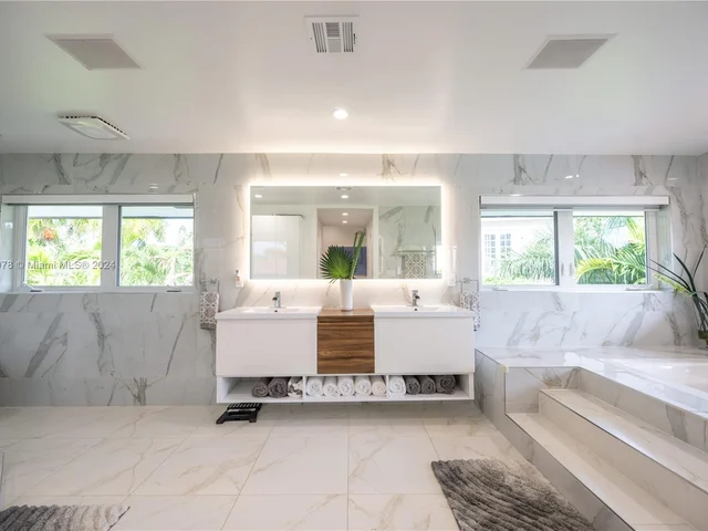 7125 Los Pinos Blvd, Coral Gables FL 33143