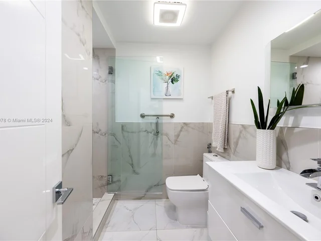 7125 Los Pinos Blvd, Coral Gables FL 33143