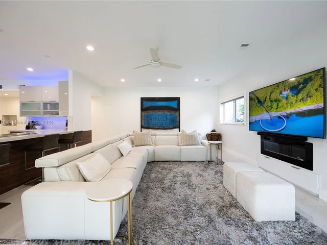 7125 Los Pinos Blvd, Coral Gables FL 33143