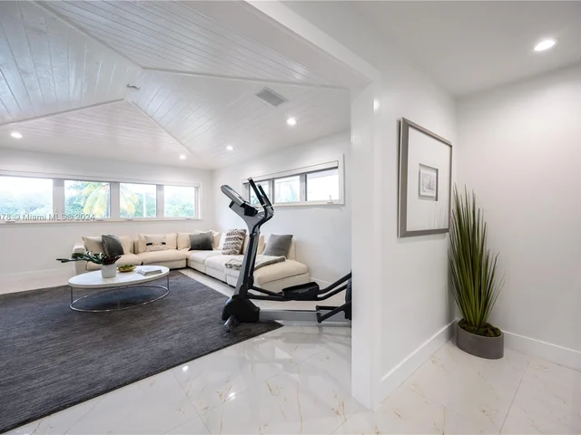 7125 Los Pinos Blvd, Coral Gables FL 33143