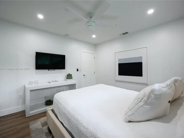 7125 Los Pinos Blvd, Coral Gables FL 33143