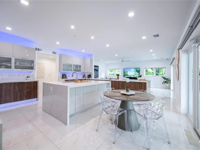 7125 Los Pinos Blvd, Coral Gables FL 33143