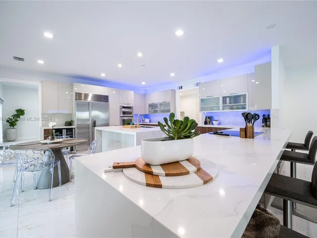 7125 Los Pinos Blvd, Coral Gables FL 33143