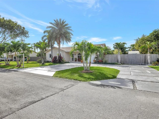 21956 SW 128th Ct, Miami FL 33170