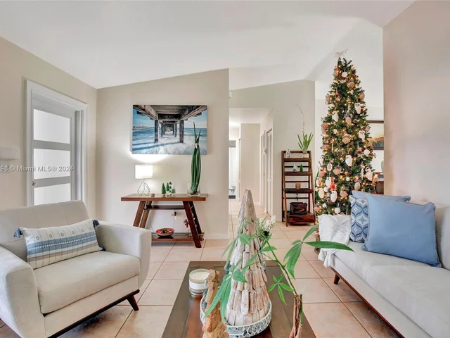 21956 SW 128th Ct, Miami FL 33170