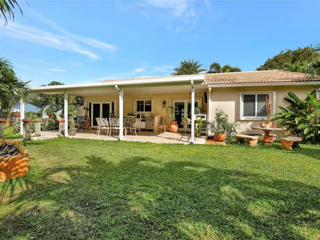 21956 SW 128th Ct, Miami FL 33170