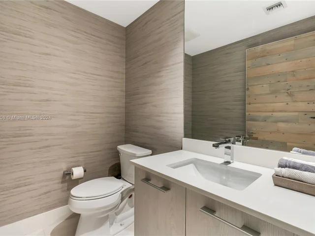 55 SW 9th St # 4001, Miami FL 33130