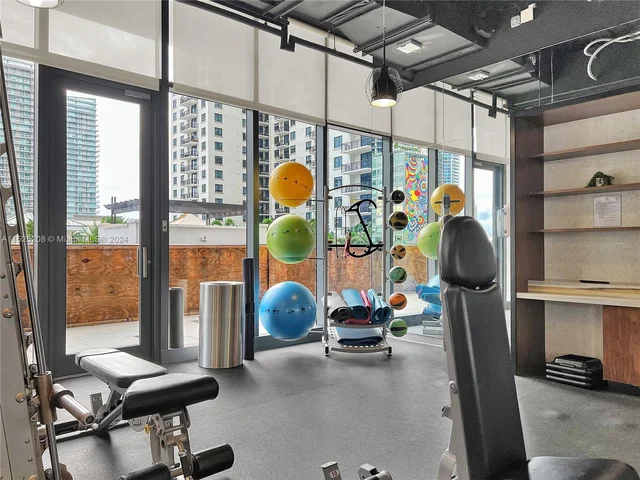 55 SW 9th St # 4001, Miami FL 33130