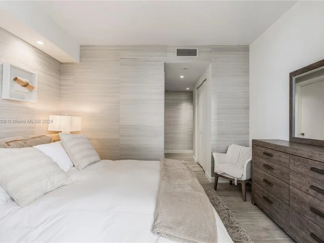 55 SW 9th St # 4001, Miami FL 33130