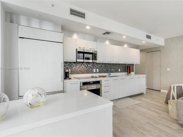 55 SW 9th St # 4001, Miami FL 33130