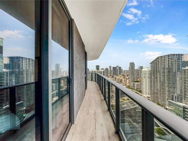 55 SW 9th St # 4001, Miami FL 33130