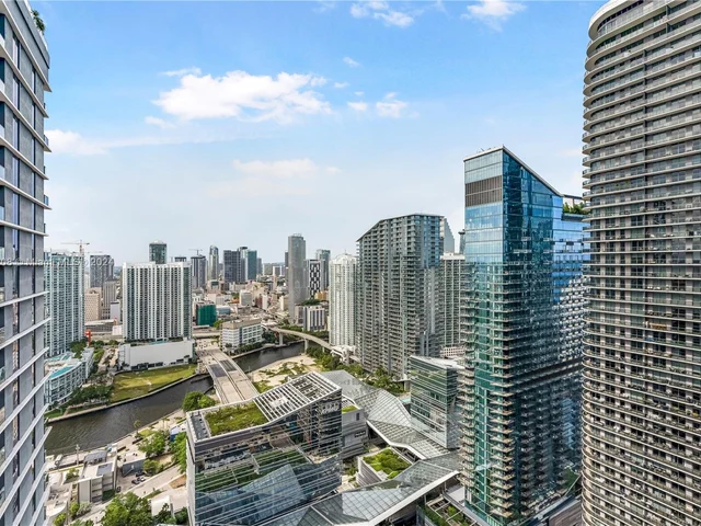 55 SW 9th St # 4001, Miami FL 33130