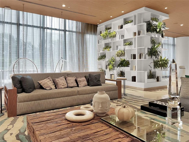 55 SW 9th St # 4001, Miami FL 33130