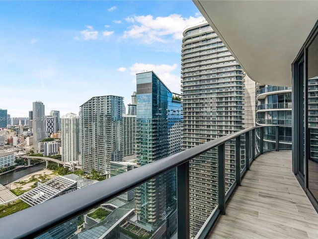 55 SW 9th St # 4001, Miami FL 33130