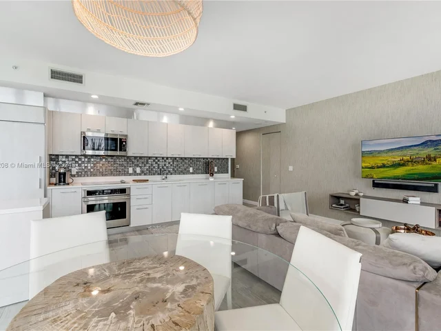 55 SW 9th St # 4001, Miami FL 33130