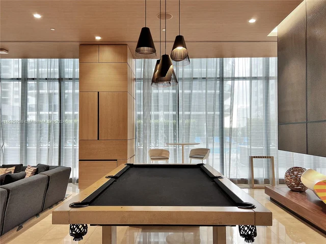 55 SW 9th St # 4001, Miami FL 33130