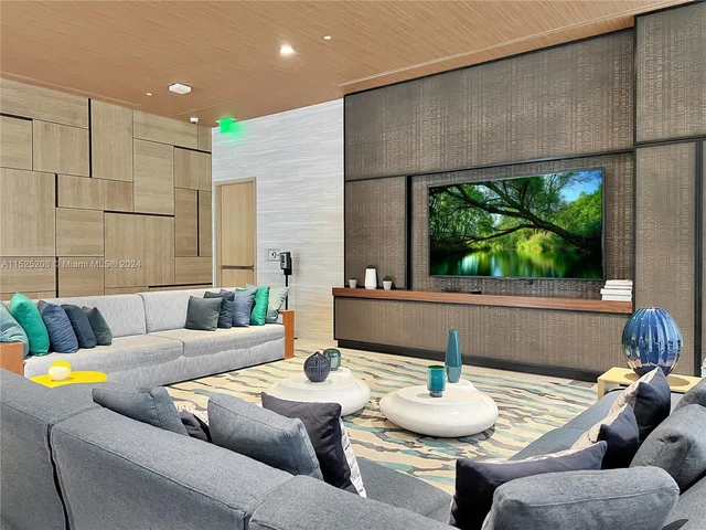 55 SW 9th St # 4001, Miami FL 33130