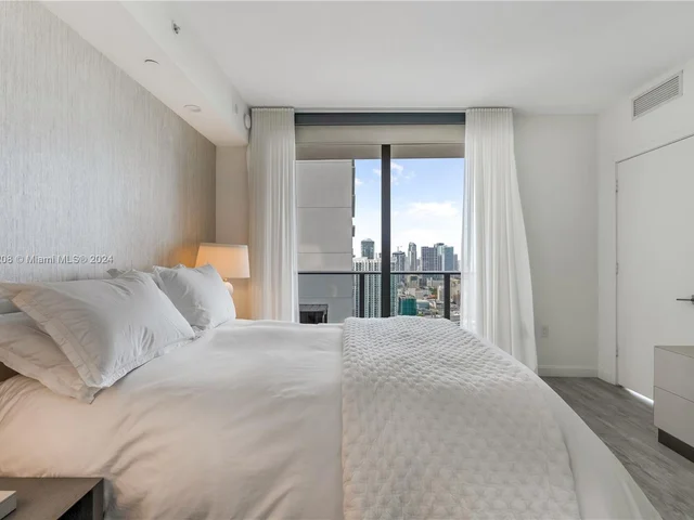 55 SW 9th St # 4001, Miami FL 33130