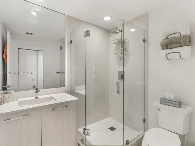 55 SW 9th St # 4001, Miami FL 33130