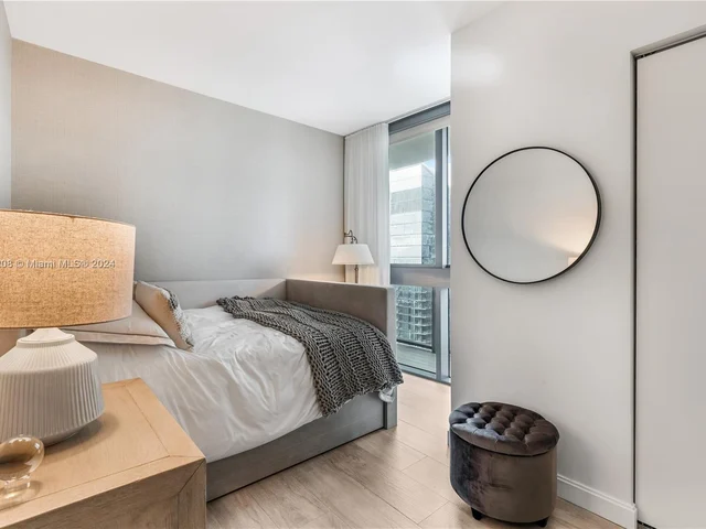 55 SW 9th St # 4001, Miami FL 33130