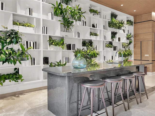 55 SW 9th St # 4001, Miami FL 33130