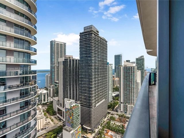 55 SW 9th St # 4001, Miami FL 33130