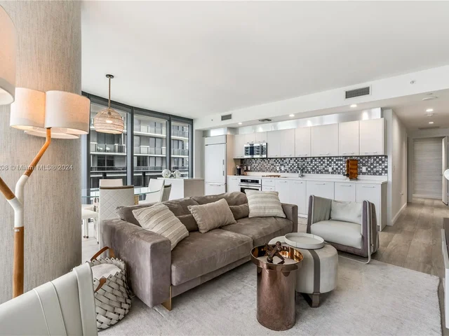 55 SW 9th St # 4001, Miami FL 33130