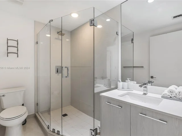 55 SW 9th St # 4001, Miami FL 33130