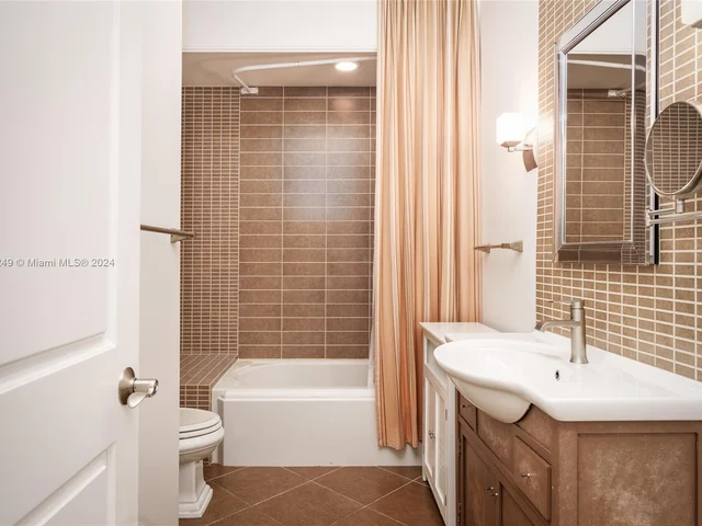 480 NE 51st St, Miami FL 33137