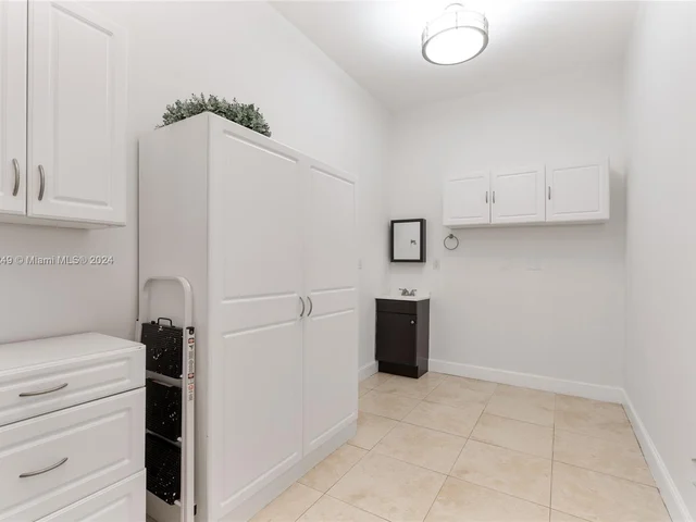 480 NE 51st St, Miami FL 33137