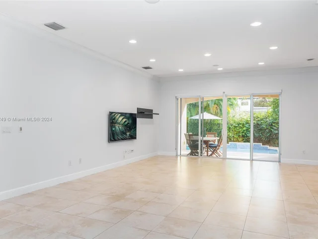 480 NE 51st St, Miami FL 33137