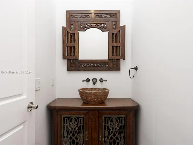 480 NE 51st St, Miami FL 33137