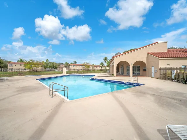 334 SW 86th Ave # 107, Pembroke Pines FL 33025