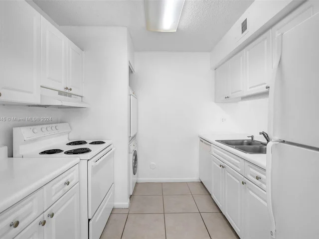 334 SW 86th Ave # 107, Pembroke Pines FL 33025