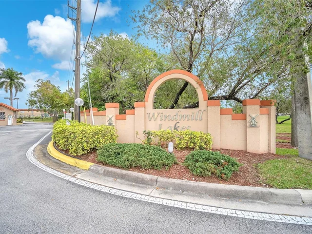334 SW 86th Ave # 107, Pembroke Pines FL 33025