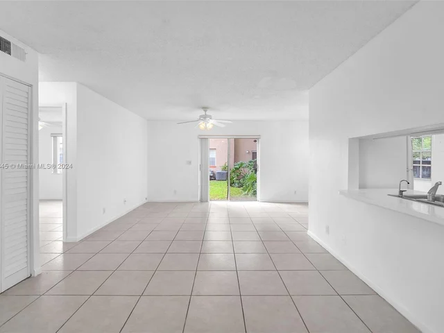 334 SW 86th Ave # 107, Pembroke Pines FL 33025