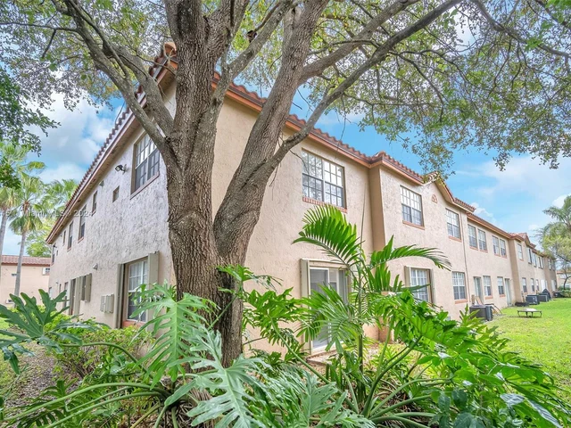 334 SW 86th Ave # 107, Pembroke Pines FL 33025