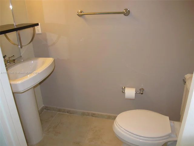 1300 Ponce De Leon Blvd # 907, Coral Gables FL 33134