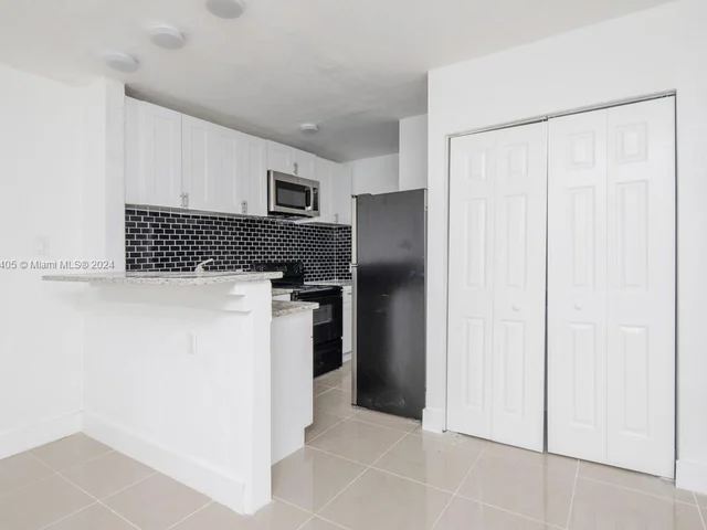 1044 Foster Rd # 2, Hallandale Beach FL 33009