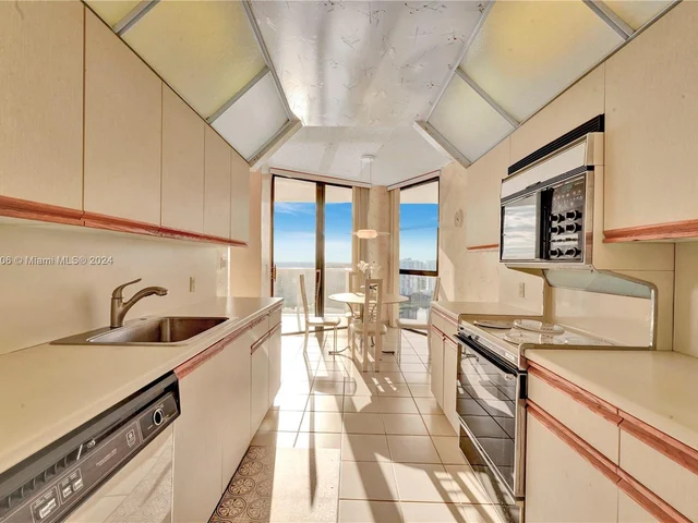 20281 E Country Club Dr # 2411, Aventura FL 33180